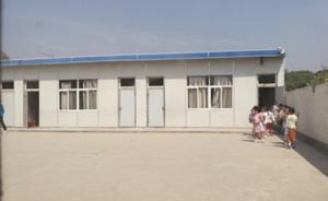 江苏一小学被拆3年还未动工，145个孩子在板房上课