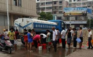 江西上饶县城停水两天，自来水厂和城管称市政施工挖断水管