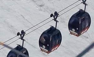 法国阿尔卑斯山区缆车故障，45人海拔3800米悬空过夜