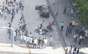 广东一中学老师校园内停车不当撞伤3名学生，伤者无生命危险
