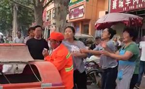 河南六旬环卫工工作中当街遭殴打，警方：两打人者被拘15天