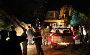 云南昆明一村间道路发生山体滑坡，5人被埋全部遇难