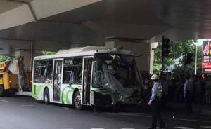 上海44路公交撞高架立柱致2死多伤案开庭：司机获刑4年