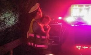 四川高速车祸一女子被甩出车厢身亡，怀中紧抱的1岁孩子幸存