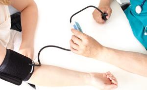 全国高血压日丨秋季要警惕血压反复