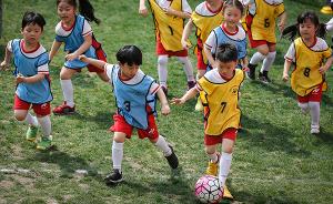 北京加快发展校园足球：建三五个培训基地，鼓励小学开足球课