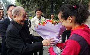 中央政治局原常委、百岁校友宋平回到母校清华参观