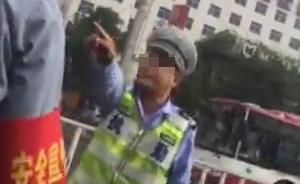 温州辅警骑车闯专用道与公交车刮擦还威胁司机，被扣当月奖金