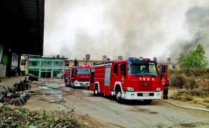 济南一化工仓库爆炸起火，村民称消防被迫从臭水沟取水灭火