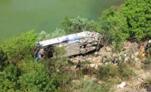 云南一辆国际客车万象返回昆明途中坠崖，2名中国公民死亡
