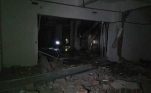 四川武胜县人民医院在建大楼爆炸4人受伤，现场散发刺鼻味道