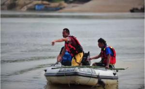海南澄迈14名学生江边游泳3人被冲走，近200人全力搜救