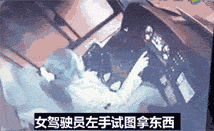 上海117路公交女司机“双脱手”开车，撞学校围墙多人受伤