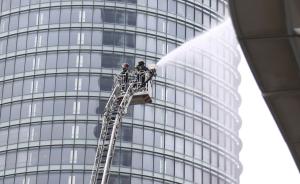 326米“上海浦西第一高楼”进行超高层建筑灭火救援演练