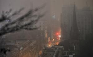 直击｜魔都夜与雾：上海发布大雾黄色预警，细雨伴随雾气弥漫