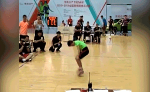 视频｜广州小学生再破跳绳世界纪录，30秒跳222下