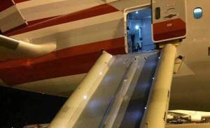 美国航空一航班在上海浦东机场误放滑梯，延误两小时起飞