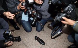 特写丨韩国疯转崔顺实被捕前挤掉的名鞋：“穿普拉达的魔鬼”