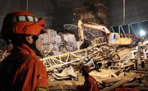 央视记者进入丰城电厂坍塌核心现场，倒掉的钢结构比手臂粗