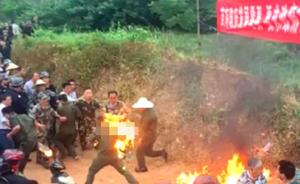 浙江一乡长征地中被泼可燃物烧伤，官方否认“之前推倒老人”
