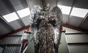 趣看｜刀锋下的公益宣传：10万把缴获刀具拼成天使雕塑