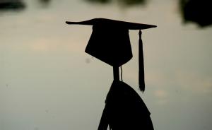 青岛一大学生因姥姥病重欲请假，老师问其能否置生死于度外