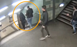 视频｜德国女子地铁站遭狠踹跌落楼梯，警方全球寻找目击证人