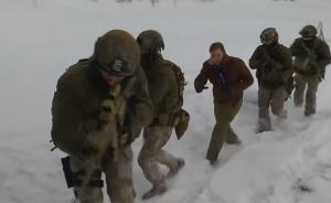 俄版“三角洲”特种部队在叙作战视频公开，操纵最新无人战车