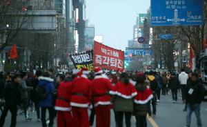 平安夜韩国民众继续举行“烛光游行”，要求朴槿惠立即下台