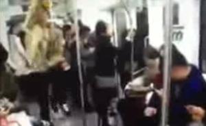 “疯狂主播”为吸人气，在上海地铁手舞足蹈直播还骂脏话被罚