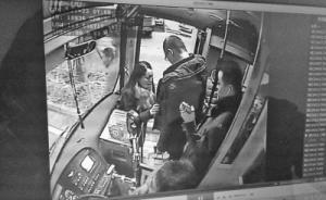 郑州女子公交遭贼手，乘客心急离开主动要求“搜身”自证清白