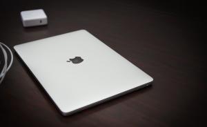 上手新版苹果笔记本，值得多掏两千多？