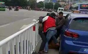 广西柳州一奔驰司机遭暴打猛踹头部当街昏迷，两涉案人员被拘