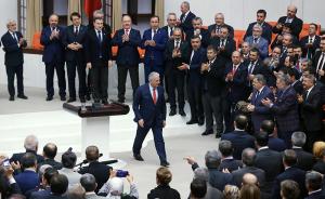 土耳其议会通过宪法修正案向总统制迈关键一步，4月前后公投