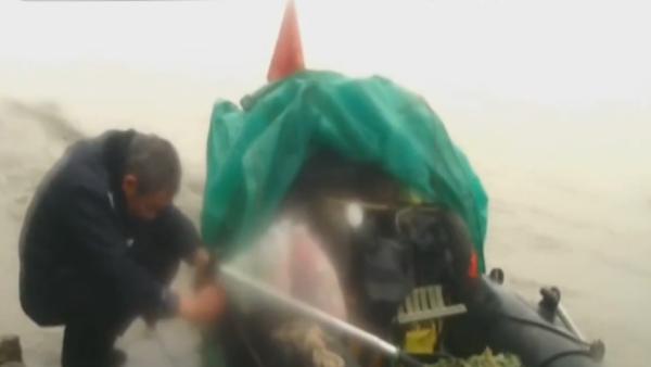 男子计划驾皮划艇游长江，被南京水警拦截