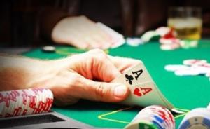 美国匹兹堡赌场上演德州扑克人机巅峰对决，AI半程领先