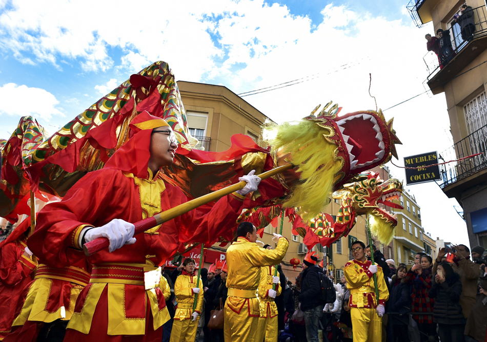 3当地时间2017年1月28日，西班牙马德里，民众庆祝传统春节。