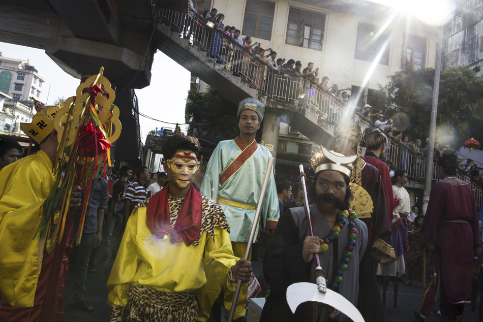 11当地时间2017年1月28日，缅甸仰光，民众庆祝传统春节。5