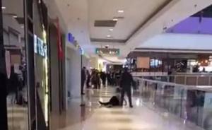 大连一男子被指在商场拖拽女友欲扔下楼，媒体称系因琐事争吵