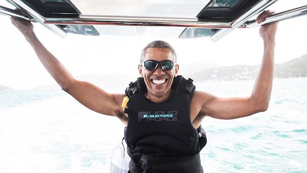 奥巴马与亿万富翁玩冲浪！好狼狈