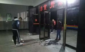 江西农大考研学生提前4天到校，占座大军挤爆教学楼玻璃门