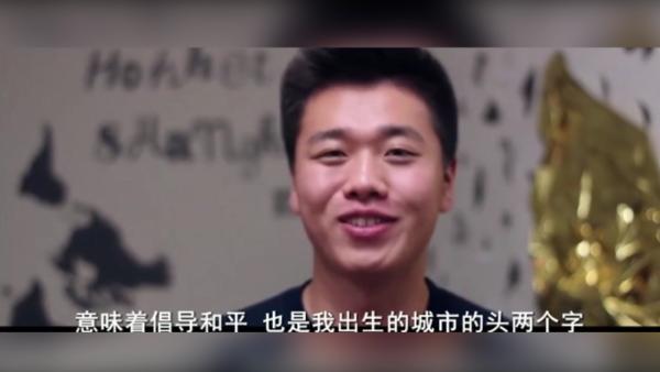 哥大留学生录视频抗议汉语拼音名牌被撕