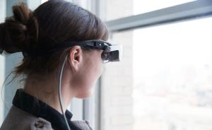 让低视力用户看清世界，这家科技公司用增强现实技术做到了