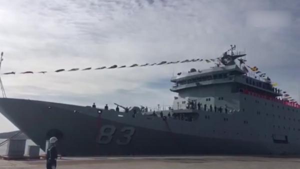 中国海军新型训练舰“戚继光”舰入列服役