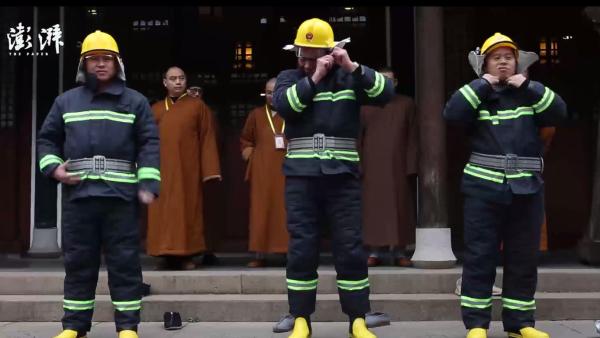 上海真如寺法师消防队：换上消防服最快23秒