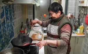 静下来感到孤寂：杭州69岁独居阿姨借媒体找同龄人同居养老