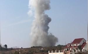 湖南汨罗一鞭炮厂发生爆炸事故，已致2死2伤