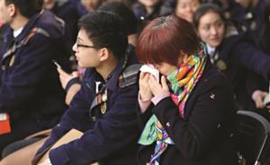 南京一中学办18岁成人典礼，“意外家书”让家长学生齐飙泪