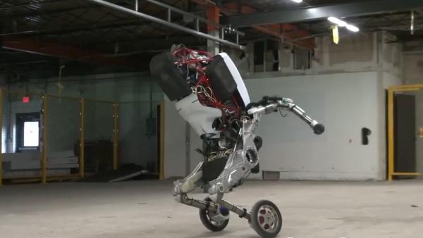 旋转跳跃的轮足机器人：高2米跳1米2