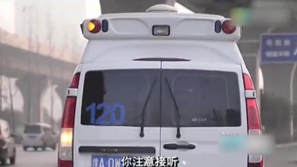 正能量！郑州司机为急救车让出生命通道